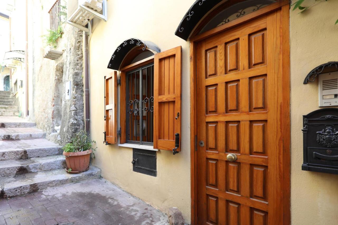 Porta Catania & Duomo Cozy Apartment Таормина Экстерьер фото